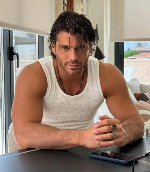 Can Yaman yeni imajıyla gündem oldu Eleştirilere verdiği yanıt dikkat çekti