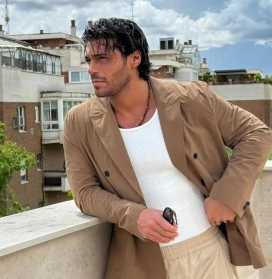 Can Yaman yeni imajıyla gündem oldu Eleştirilere verdiği yanıt dikkat çekti