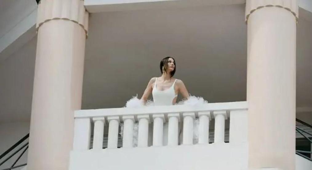 Demet Özdemir, Cannes’da göz kamaştırdı Eşref Rüya’nın Nisan’ı tüm dikkatleri üzerine çekti