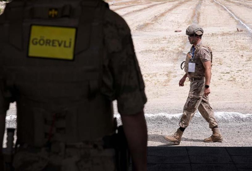 Bu yarışta ıskalayan yok Jandarma hedefi 12den vuruyor...