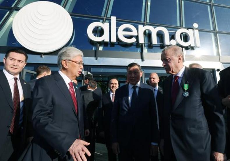 Cumhurbaşkanı Erdoğan, Astana Alem AI Yapay Zeka Merkezini ziyaret etti