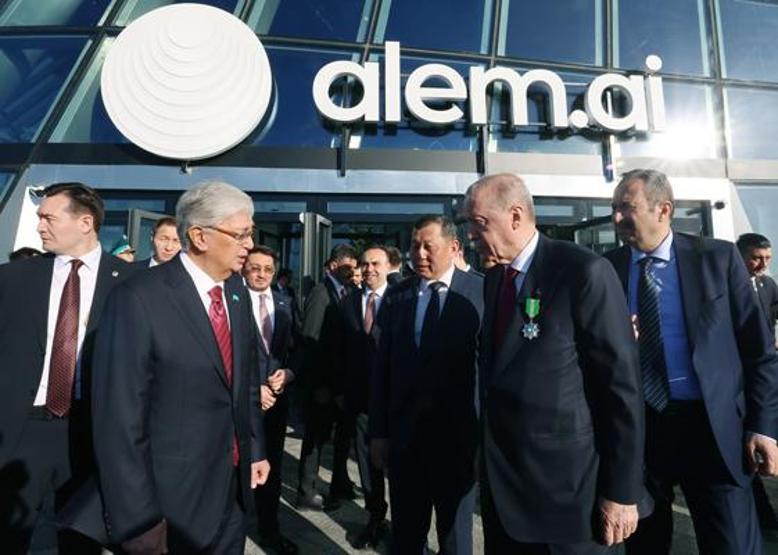 Cumhurbaşkanı Erdoğan, Astana Alem AI Yapay Zeka Merkezini ziyaret etti