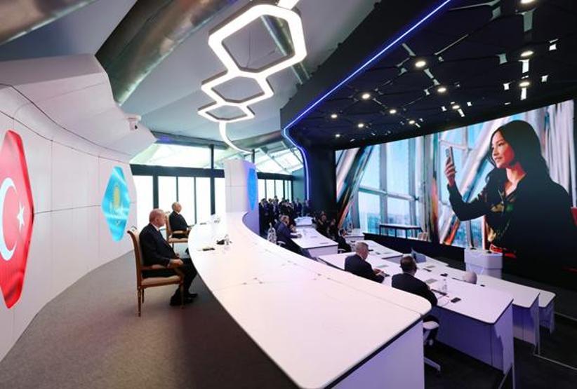 Cumhurbaşkanı Erdoğan, Astana Alem AI Yapay Zeka Merkezini ziyaret etti