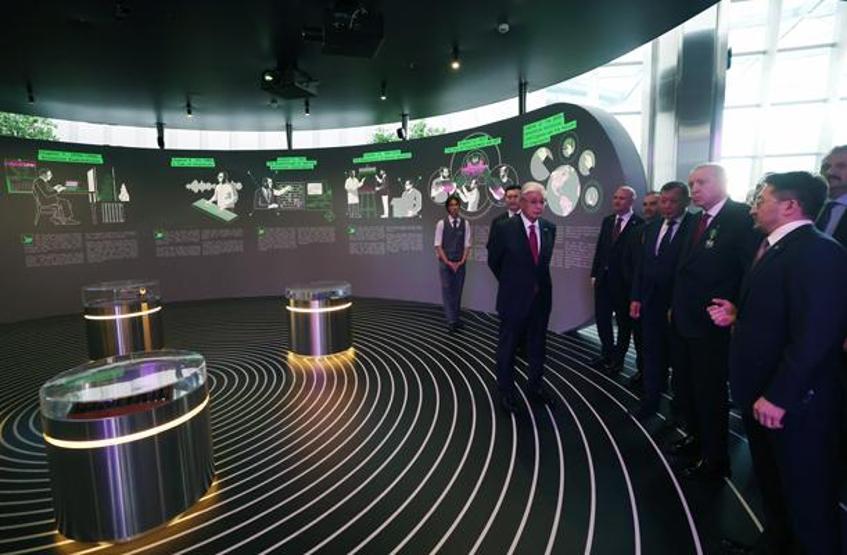 Cumhurbaşkanı Erdoğan, Astana Alem AI Yapay Zeka Merkezini ziyaret etti