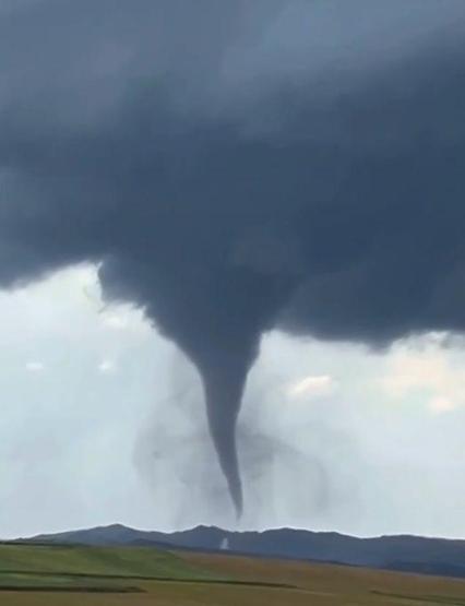 Çorumdaki hortum köyü yıkıp geçti Deprem oldu zannettim