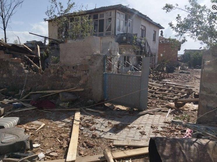 Çorumdaki hortum köyü yıkıp geçti Deprem oldu zannettim