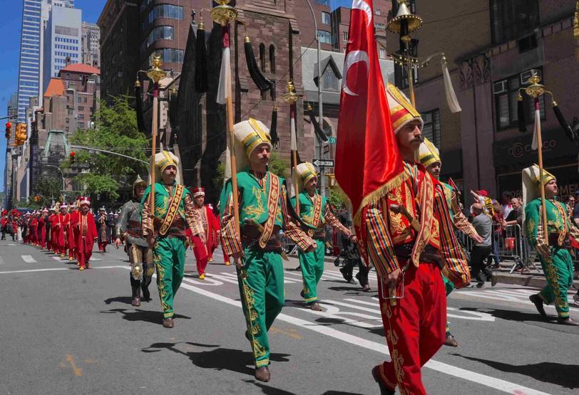 New York sokakları kırmızı-beyaz: 43. Türk Günü Yürüyüşü coşkuyla kutlandı