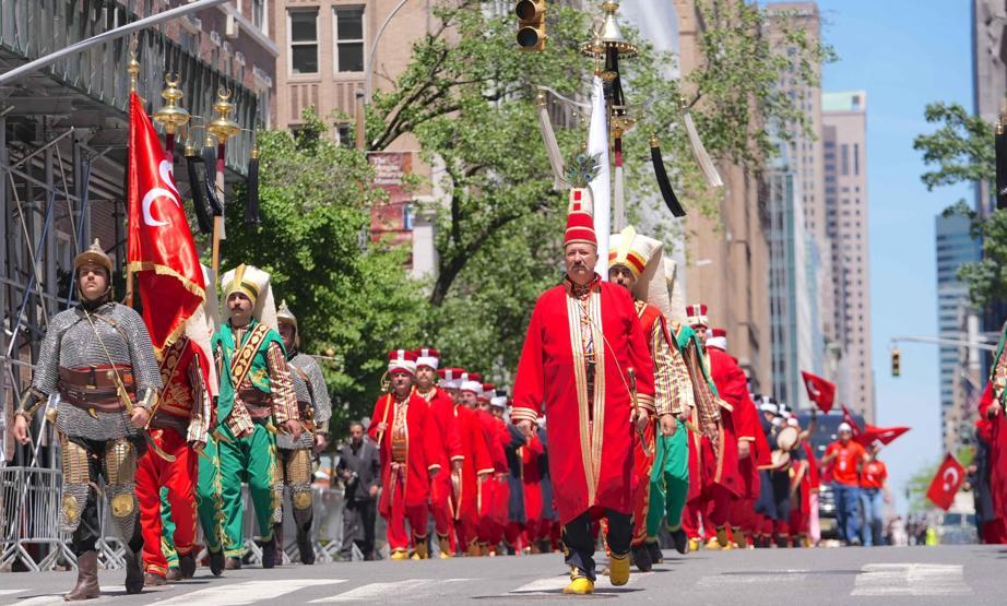 New York sokakları kırmızı-beyaz: 43. Türk Günü Yürüyüşü coşkuyla kutlandı