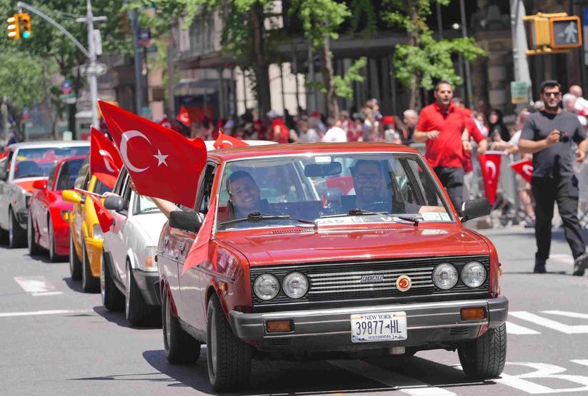 New York sokakları kırmızı-beyaz: 43. Türk Günü Yürüyüşü coşkuyla kutlandı