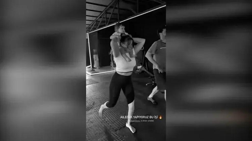 Gizem Karacadan Eşi ve Kızıyla Eğlenceli Paylaşım: “Ailecek Yapıyoruz Bu İşi”