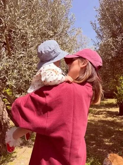 Gizem Karacadan Eşi ve Kızıyla Eğlenceli Paylaşım: “Ailecek Yapıyoruz Bu İşi”