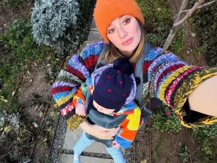 Gizem Karacadan Eşi ve Kızıyla Eğlenceli Paylaşım: “Ailecek Yapıyoruz Bu İşi”