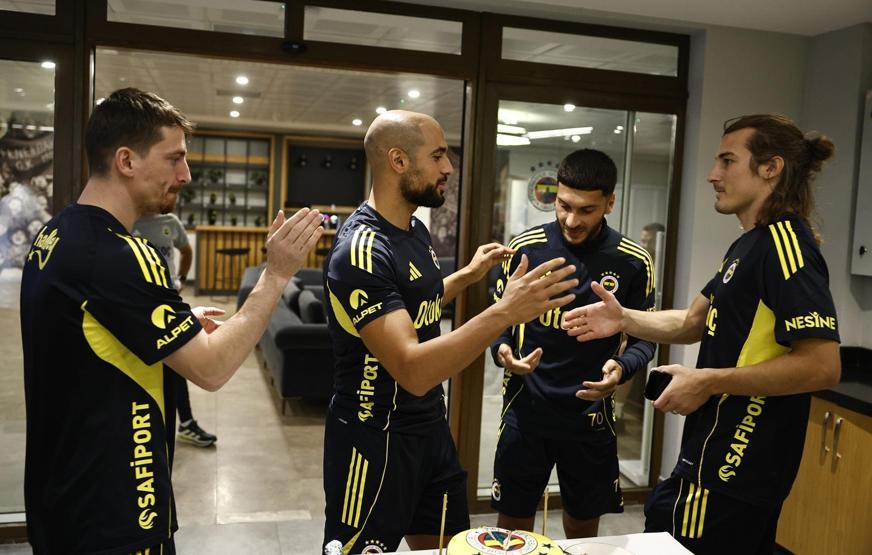 Fenerbahçede takımdan ayrılan ilk isim belli oldu