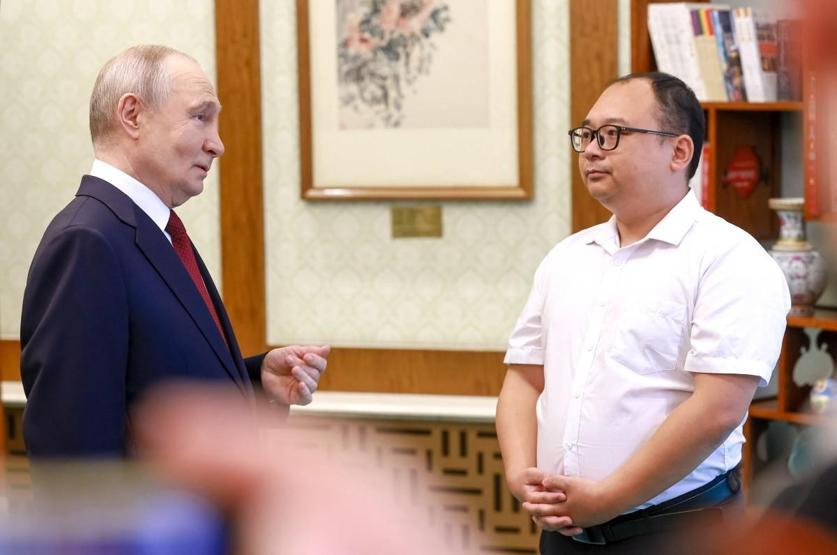 Herkes bu fotoğrafı konuşuyordu: Putin tam 26 YIL SONRA onunla yeniden bir araya geldi Ben yaşlandım, siz hiç değişmediniz...