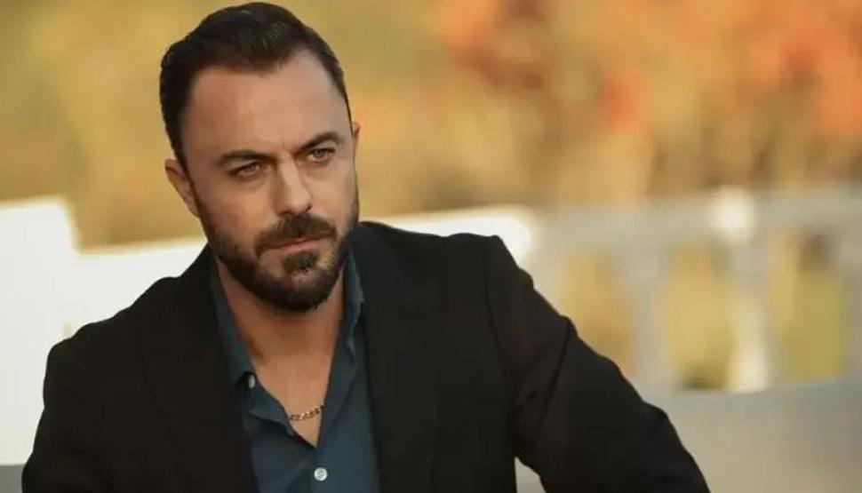 İstanbul Gecelerinde Panik Sergen Yalçın ve Eren Hacısalihoğlu Eğlence Turunda Görüntülendi Muhabirlere Sert Tepki