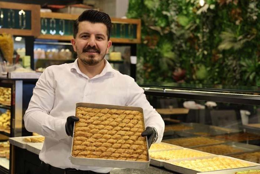 İşte SAHTE BAKLAVAYI Anlamanın Yolu: Ustası Ölçüyü Verdi: 2 Kilo 800 Gram Aman Dikkat Baklava Diye Şerbetli Yufka Yiyor Olabilirsiniz