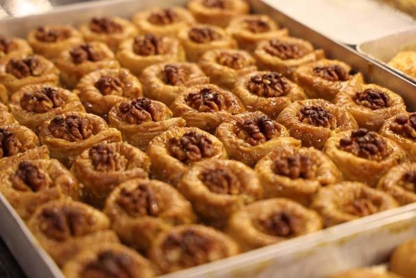 İşte SAHTE BAKLAVAYI Anlamanın Yolu: Ustası Ölçüyü Verdi: 2 Kilo 800 Gram Aman Dikkat Baklava Diye Şerbetli Yufka Yiyor Olabilirsiniz