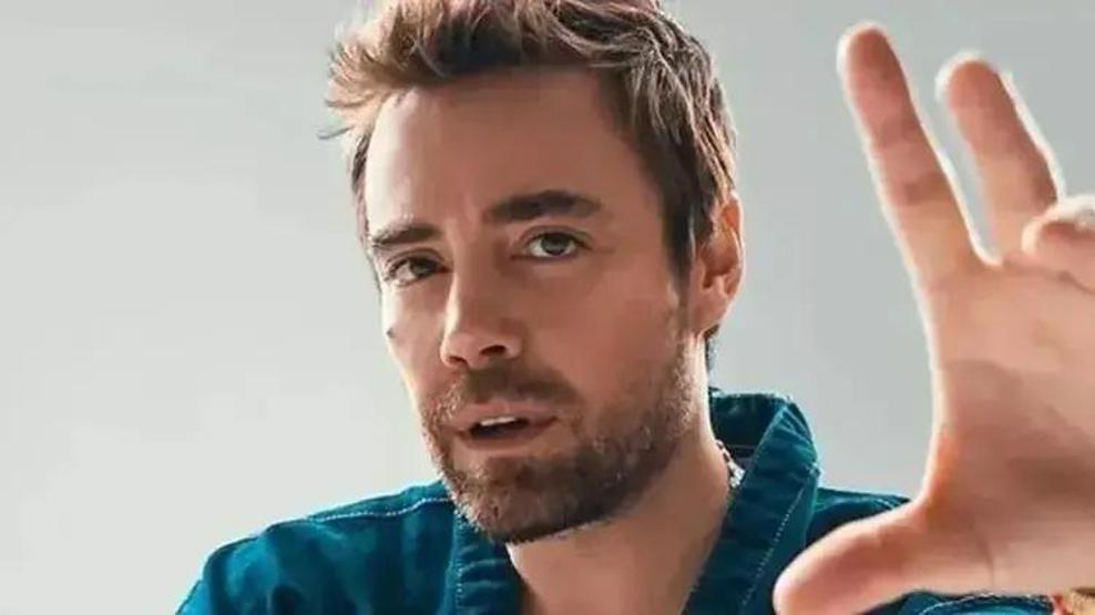 Murat Dalkılıç Sevenlerini Korkuttu Kolunda Serumla Paylaşım: Konser İleri Tarihe Alındı