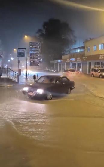 Sağanak sel getirdi Osmaniyede gece boyunca yağışla mücadele edildi...