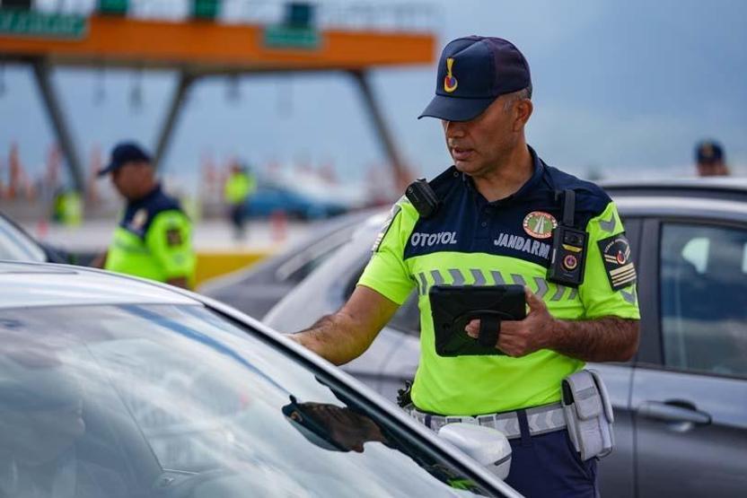 Jandarmadan otoyollarda bayram mesaisi