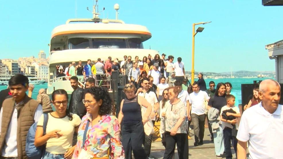 Kurban Bayramı öncesi Eminönünde yoğunluk