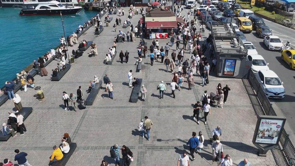 Kurban Bayramı öncesi Eminönünde yoğunluk