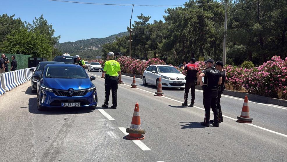 Tam 190 bin araç Bayram tatili için akın akın Muğlaya gidiyorlar...