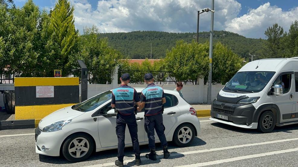 Tam 190 bin araç Bayram tatili için akın akın Muğlaya gidiyorlar...
