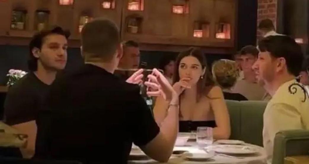 AŞK BELGELENDİ Afra Saraçoğlu-Poyraz Yosmaoğlu Çiftinden İlk Kare Geldi