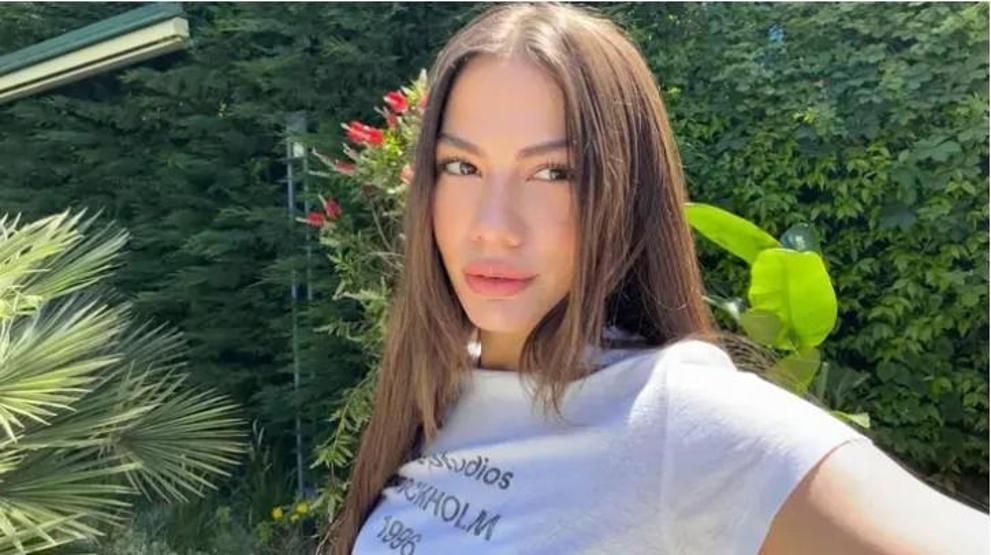 Eşref Rüya’nın Nisan’ı Demet Özdemir’den bayram pozu Sanal medya yıkıldı