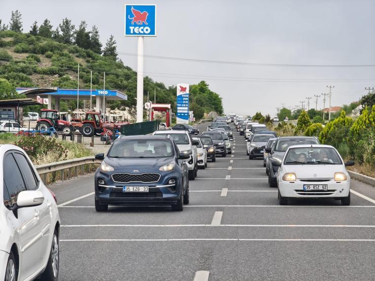 Bayramın ikinci gününde Muğlada manzara aynı: 22 kilometre araç kuyruğu