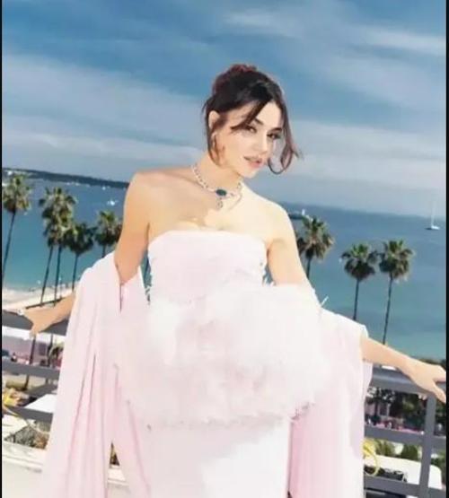 Hande Erçel Cannes’da zirveye çıktı Listenin tek Türk yıldızı oldu
