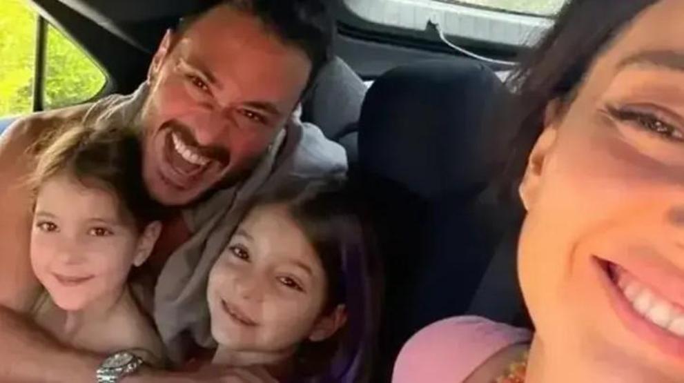 Pelin Akil ve Anıl Altan çocukları için yeniden bir araya geldi Bayram pozu ilgi gördü