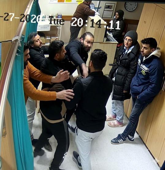 Rapor isteği sonrası hakaret iddiası: Hastaya yumruk atan doktora hapis istemi