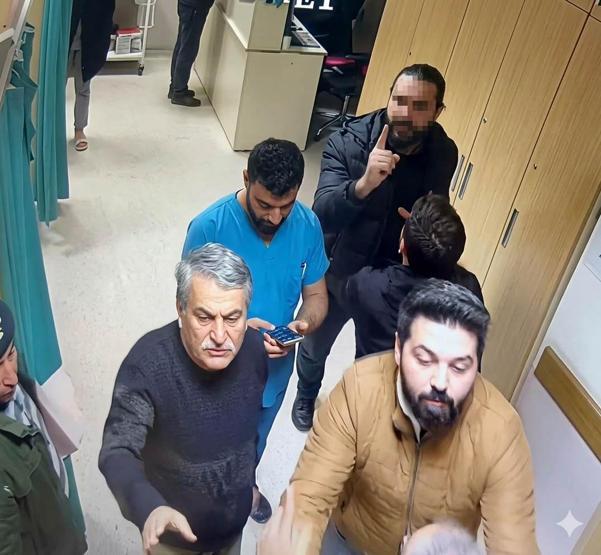 Rapor isteği sonrası hakaret iddiası: Hastaya yumruk atan doktora hapis istemi