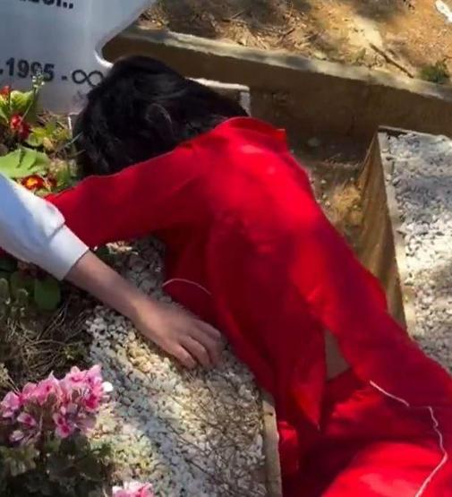 EN ACI BAYRAM Bahar Candan, Nihal Candanın mezarına sarılarak ağladı