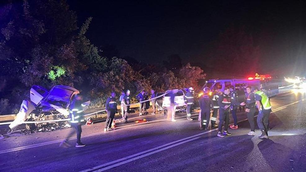 FECİ KAZA Dört Araç Birbirine Girdi: Ölü ve Yaralılar var