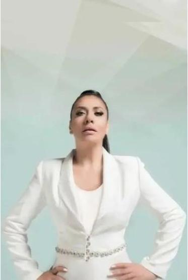 Işın Karaca’nın son hali gündem oldu 73 kilo veren ünlü şarkıcı bayram sahnesinden paylaştı