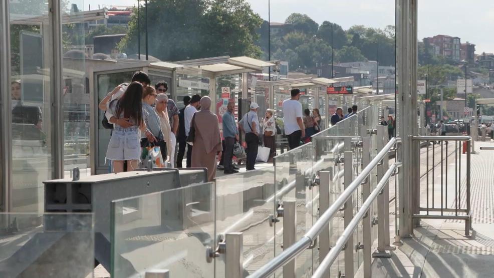 Bayram tatilinin son gününde Eminönü’nde alışveriş yoğunluğu
