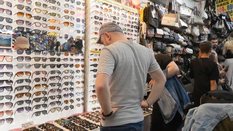 Bayram tatilinin son gününde Eminönü’nde alışveriş yoğunluğu
