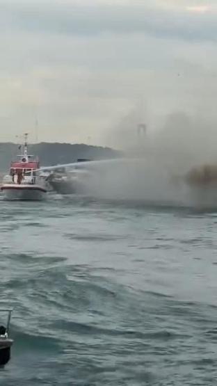 Bebek sahili açıklarında teknede korkutan yangın