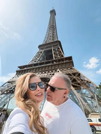 Burak Sergen’den Paris’te romantik yıl dönümü kutlaması: “Tek gerçek aşkımızın büyüklüğü”