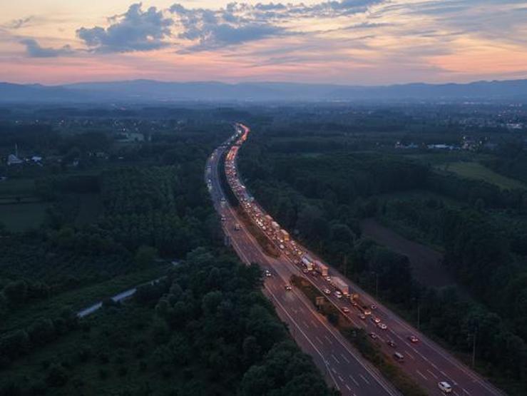 Bayram bitti trafik bitmedi Kilometrelerce kuyruk