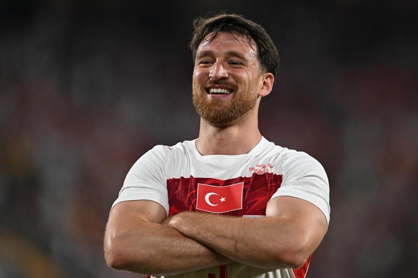 Fenerbahçede Hakan Safi 2 milli futbolcuyla el sıkıştı O isimler belli oldu...