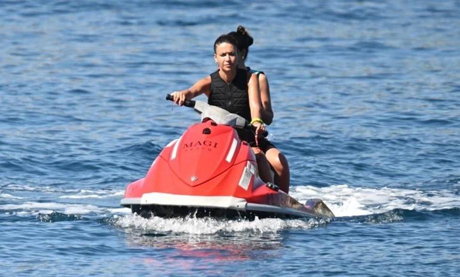 PLAJIN YILDIZI Devrim Özkan’dan Bodrum Çıkarması Jet Ski Şovu ve Fit Vücudu İle Dikkat Çekti