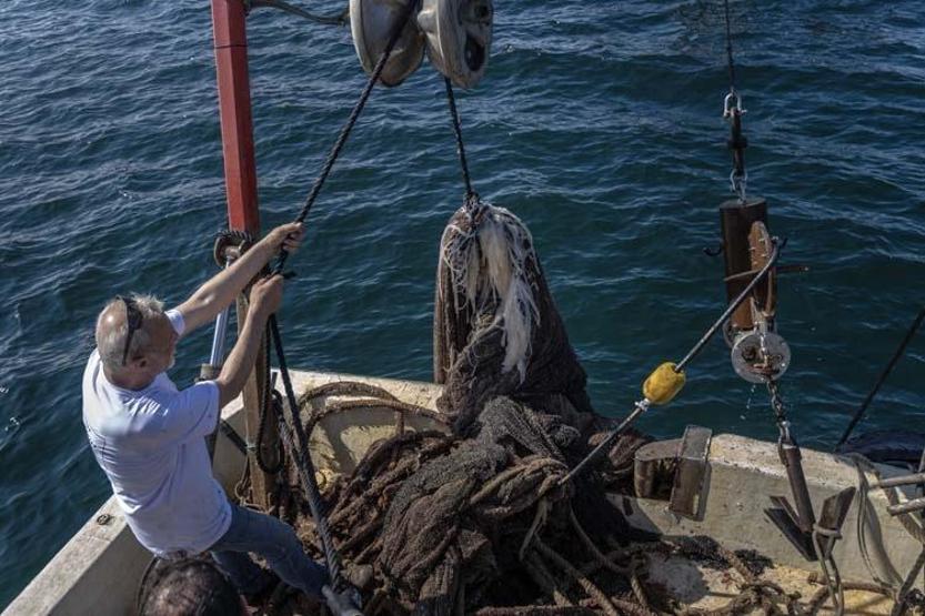 Marmara Denizinden çıkarıldı: Çamlıca Kulesini örtecek büyüklükte ölüm tuzağı