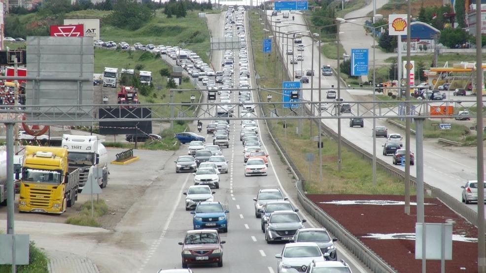 Kilit kavşakta bayram mesaisi 1,5 milyon araç geçti