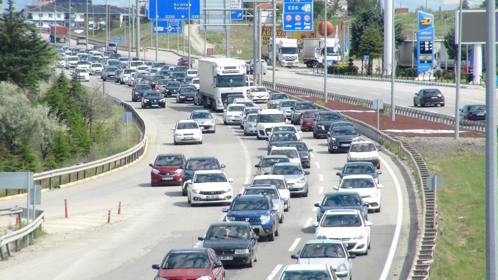 Kilit kavşakta bayram mesaisi 1,5 milyon araç geçti