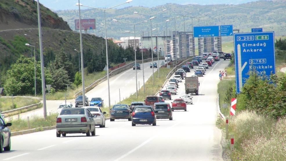 Kilit kavşakta bayram mesaisi 1,5 milyon araç geçti