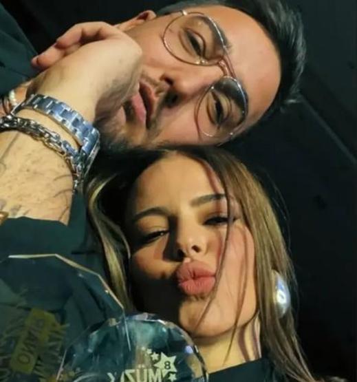 Simge Sağın ve İlkay Şencan tatil sezonunu açtı Plajdaki samimi pozları gündem oldu